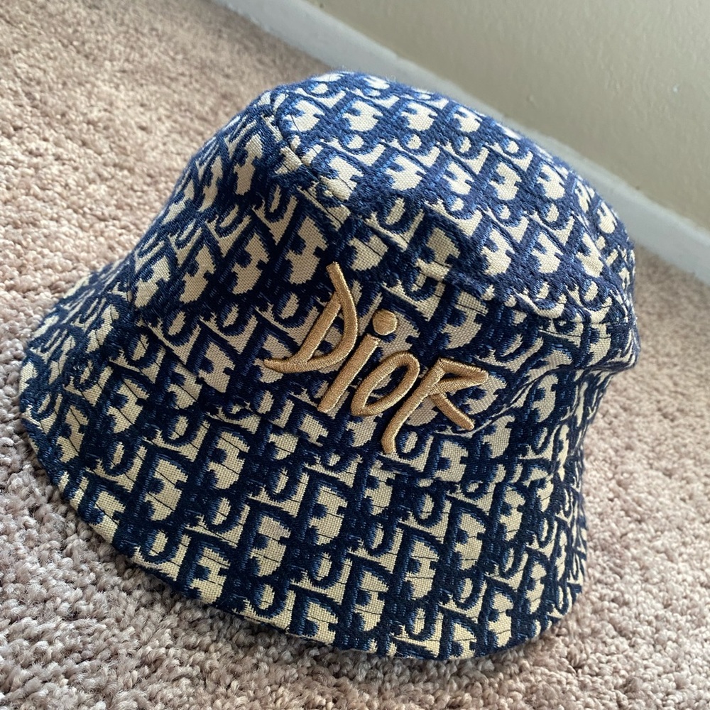 Women’s Reversible Dior bucket hat